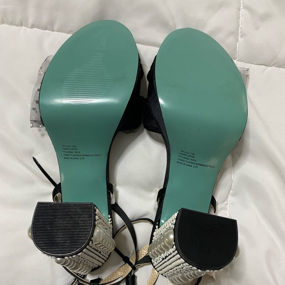 NEW Betsey Johnson Lulu Heeled Black and White Sandals, Size 11 - fit size 10 - Picture 5 of 13